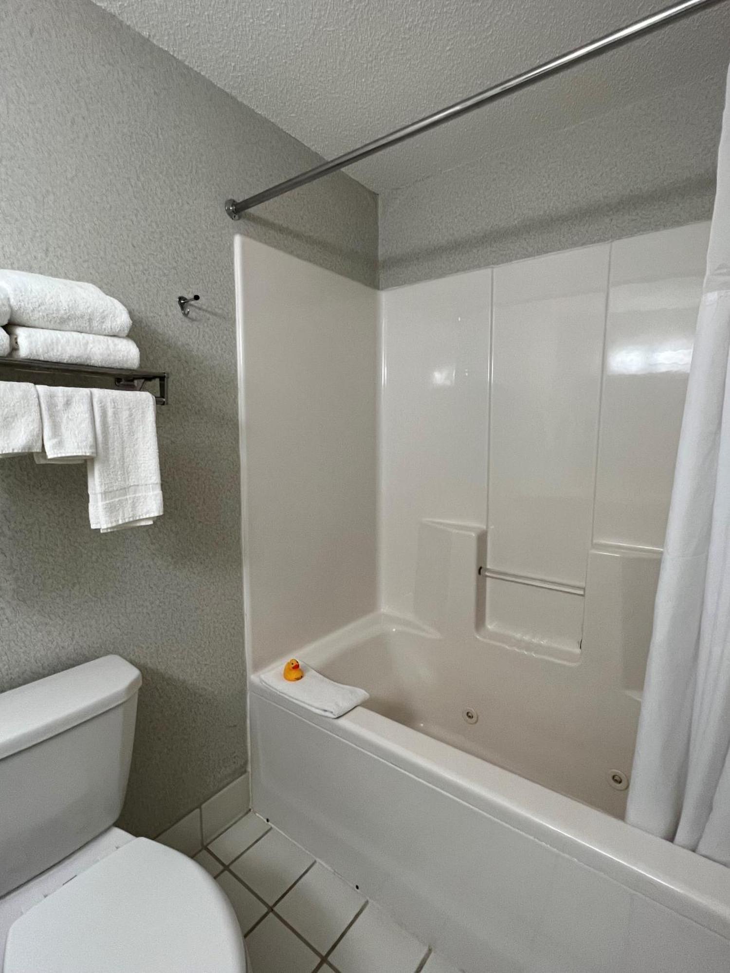Country Inn Walker Ngoại thất bức ảnh