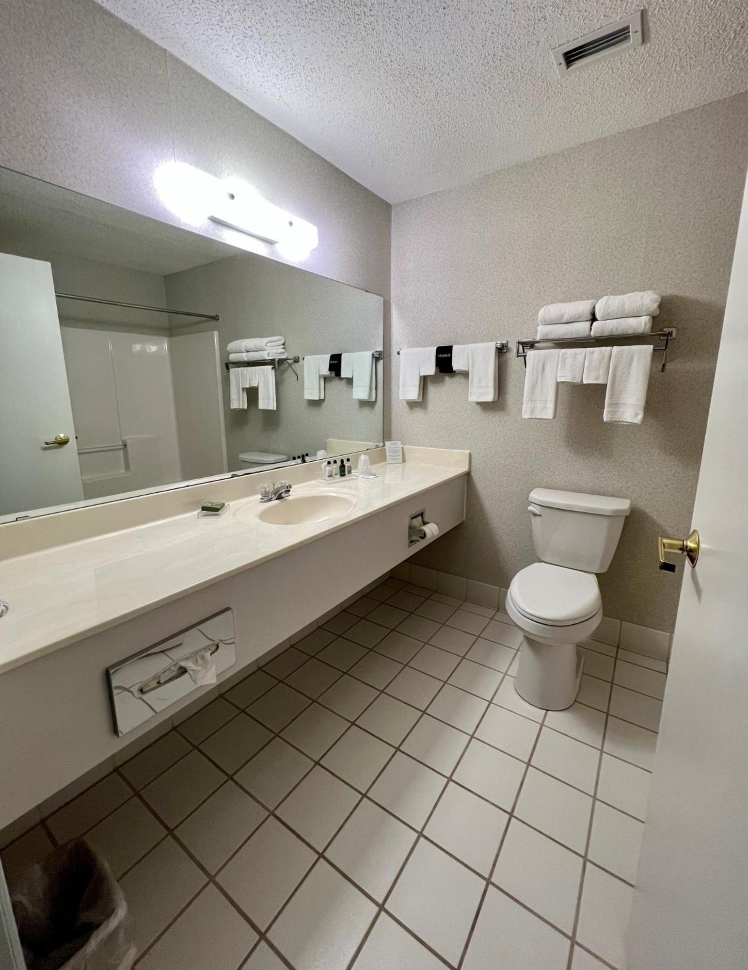 Country Inn Walker Ngoại thất bức ảnh