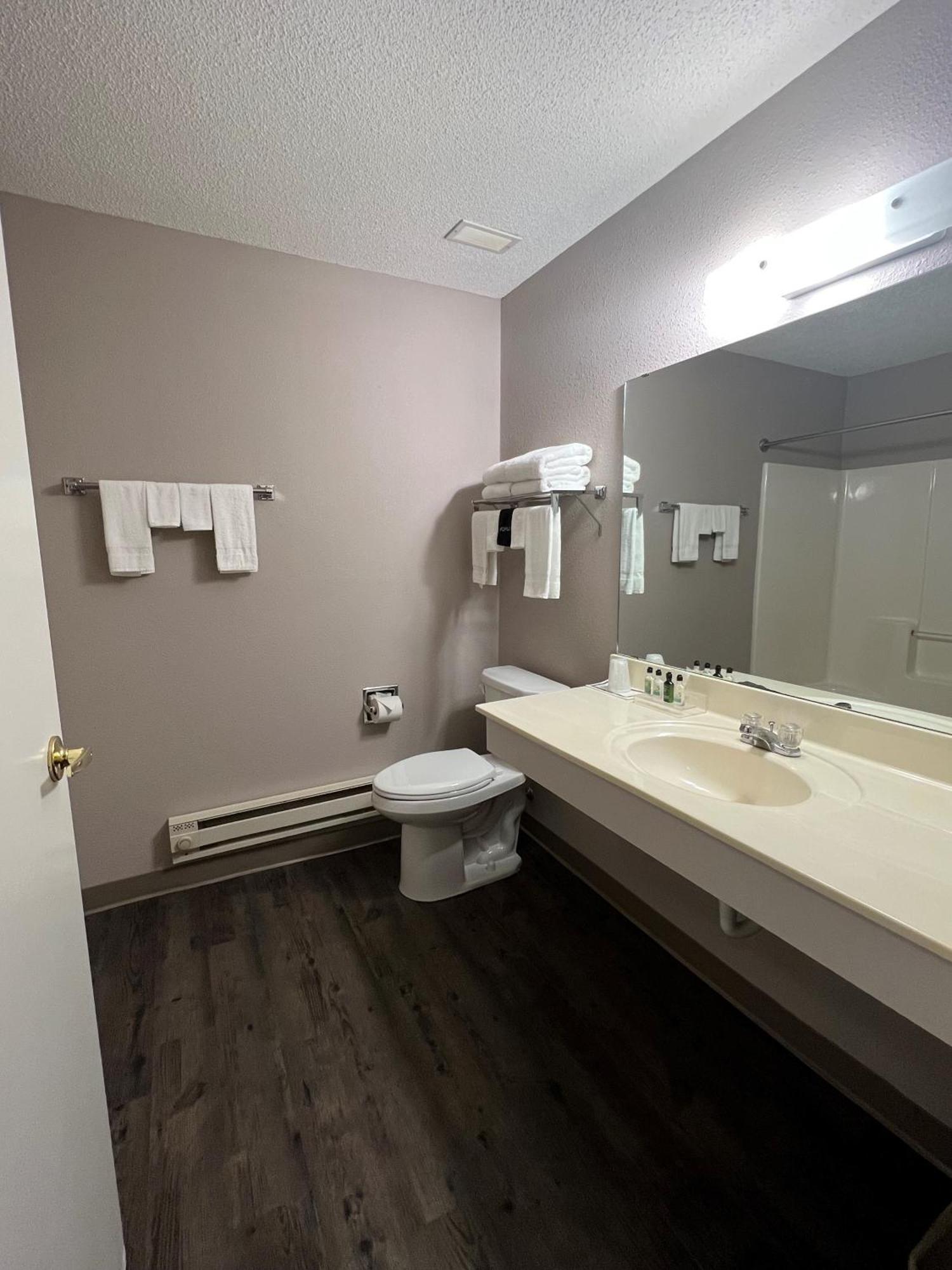 Country Inn Walker Ngoại thất bức ảnh